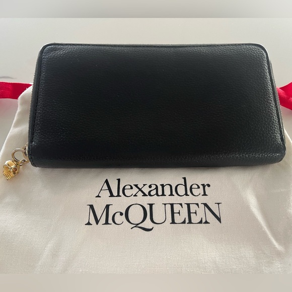 Alexander McQueen Handbags - Alexander McQueen - Black Pebble
Leather Skull Zip-Around Oversized Wallet EUC